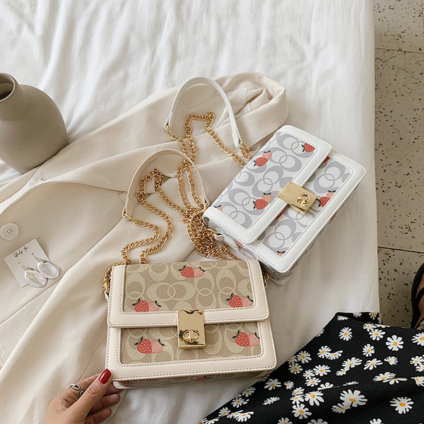 Korszerű női táska hosszú fém fogantyúval