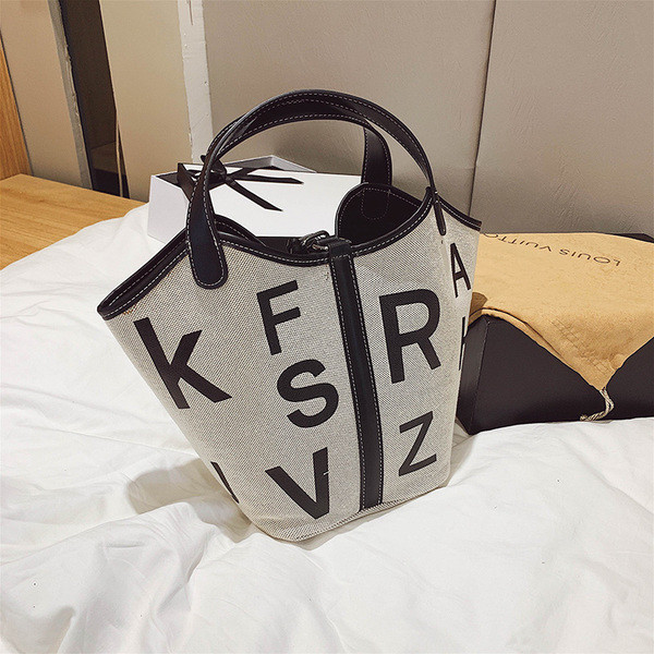 Stílusos női kézitáska széles modell