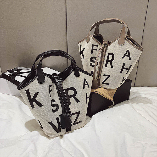 Stílusos női kézitáska széles modell