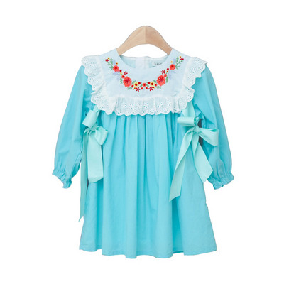 Sügisene pikkade varrukate ja tikanditega lastekleit tüdrukutele