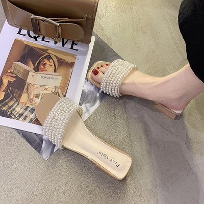 Modern női papucs alacsony sarkú gyöngyökkel