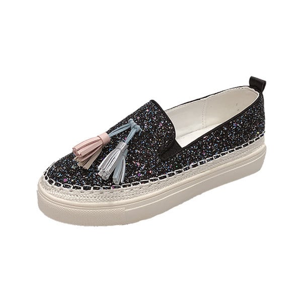 Modern női cipő lapos talppal és bojttal