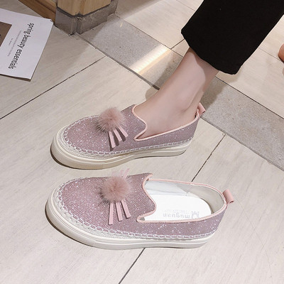 Novi model ženske obuće sa ravnim đonom i puhom