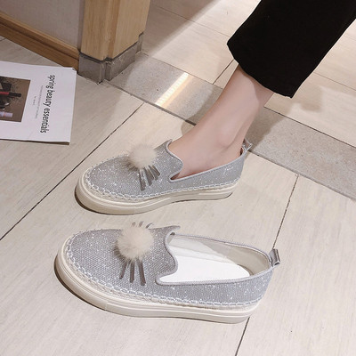 Novi model ženske obuće sa ravnim đonom i puhom