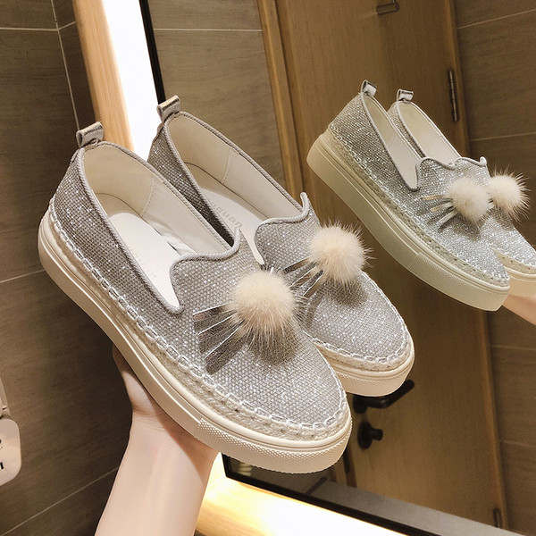 Novi model ženske obuće sa ravnim đonom i puhom