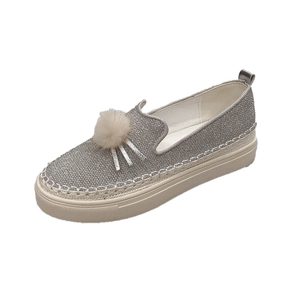 Novi model ženske obuće sa ravnim đonom i puhom