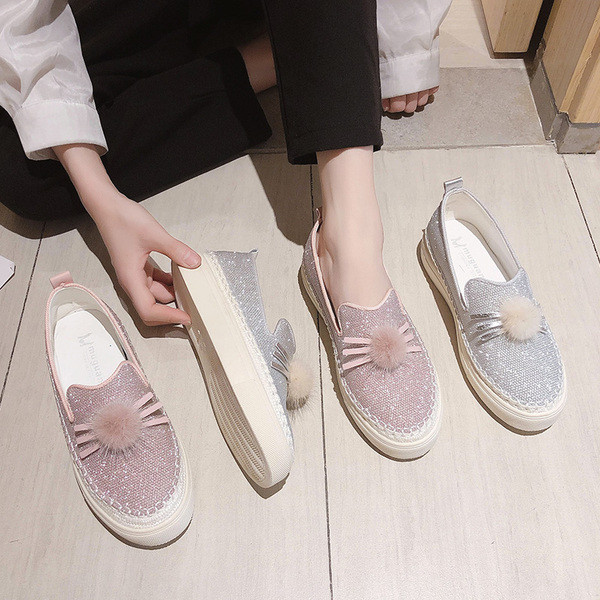 Novi model ženske obuće sa ravnim đonom i puhom