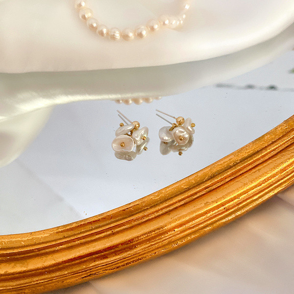 Női alkalmi fülbevaló virágokkal