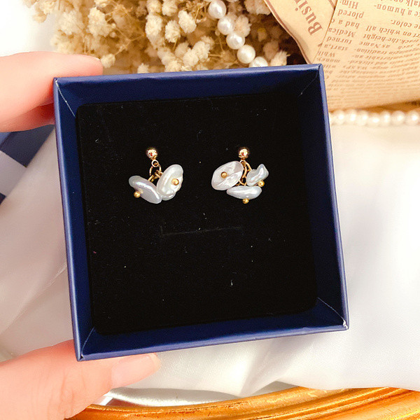 Női alkalmi fülbevaló virágokkal