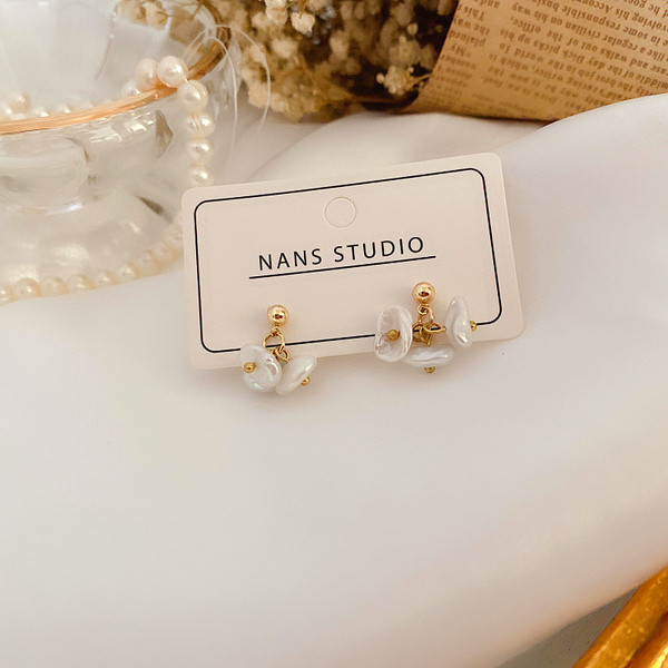 Női alkalmi fülbevaló virágokkal