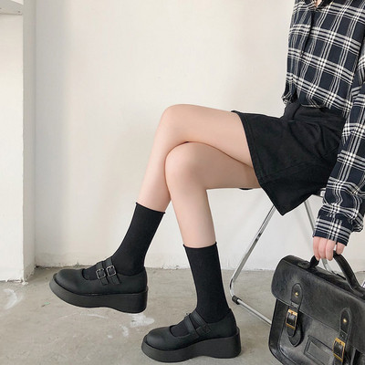 Női cipő eko bőrből, magas talppal és pánttal