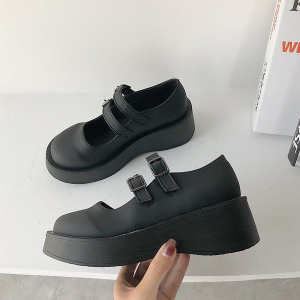 Női cipő eko bőrből, magas talppal és pánttal