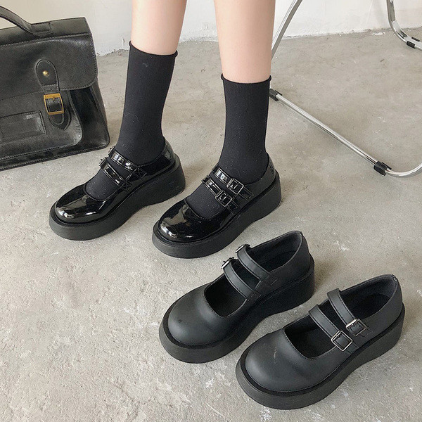 Női cipő eko bőrből, magas talppal és pánttal