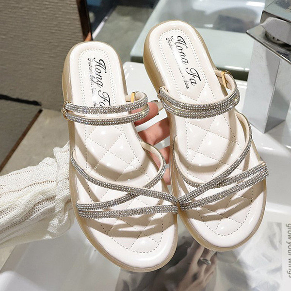 Női papucs fényes pánttal, lapos talppal