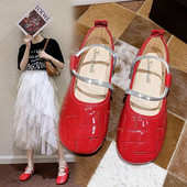 Ležerne ženske cipele s ravnim potplatom i sjajnim remenčićima