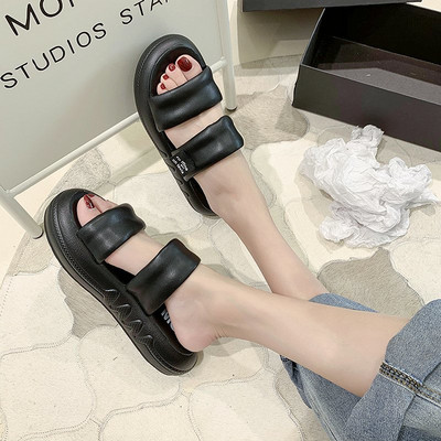 Šiuolaikinės moteriškos šlepetės aukštu padu