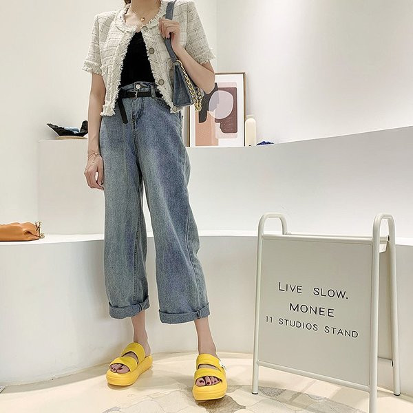 Šiuolaikinės moteriškos šlepetės aukštu padu