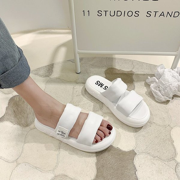 Šiuolaikinės moteriškos šlepetės aukštu padu