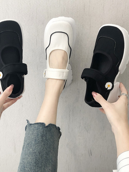 Alkalmi női cipő durva talppal és foltokkal