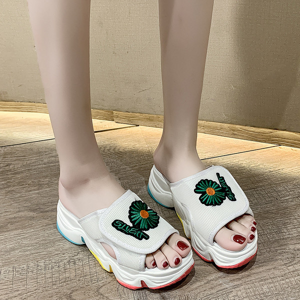 Kõrge talla ja tikandiga vabaaja naiste sussid