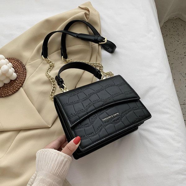 Női kis táska rövid és hosszú füllel