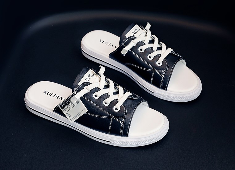 Alkalmi női papucs műbőrből