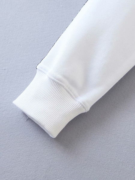 Modern lezser szett rövid pulóverből és hosszú nadrágból