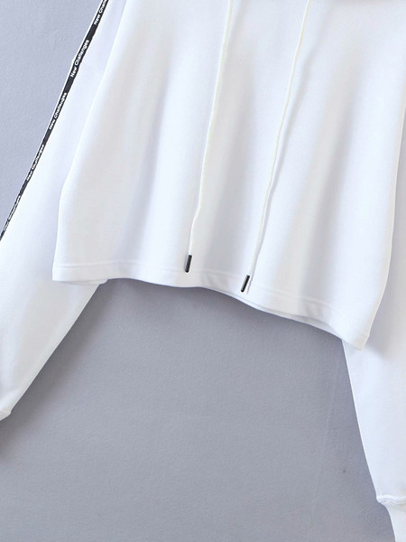 Modern lezser szett rövid pulóverből és hosszú nadrágból