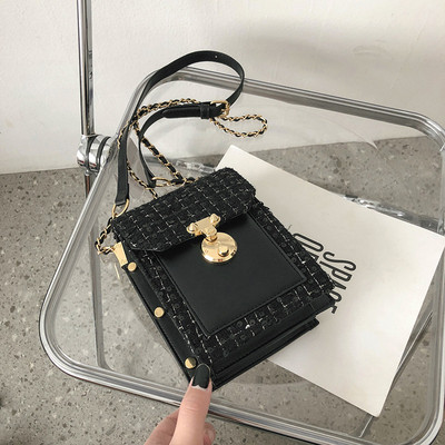 Női válltáska fém elemekkel