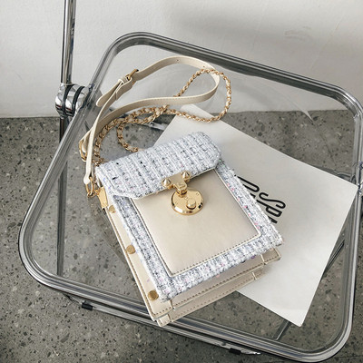 Női válltáska fém elemekkel