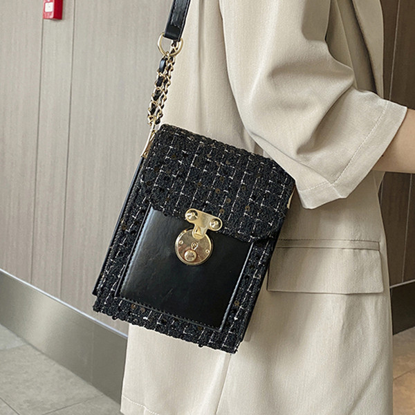 Női válltáska fém elemekkel