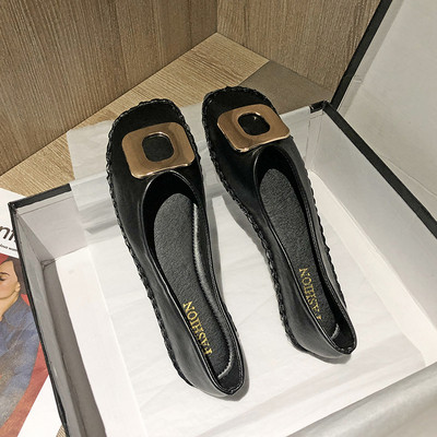 Női alkalmi cipő eko bőrből, fém díszítéssel