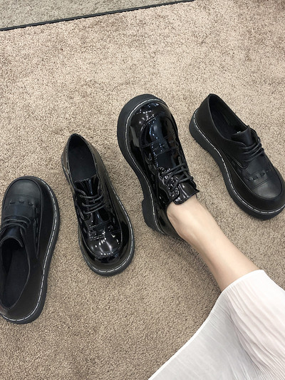 Μαύρα γυναικεία παπούτσια με κορδόνια