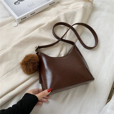 Retro stílusú női táska eko bőrből, cipzárral