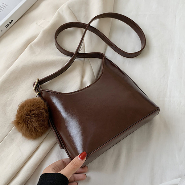 Retro stílusú női táska eko bőrből, cipzárral