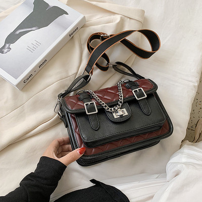 Női négyszögletes táska csatokkal és hosszú fogantyúval