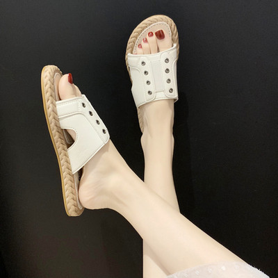 Eko bőrből készült, hétköznapi női papucs lapos talppal