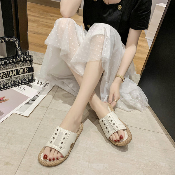 Eko bőrből készült, hétköznapi női papucs lapos talppal