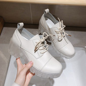 Női bőrcipő fűzős szilikon talppal