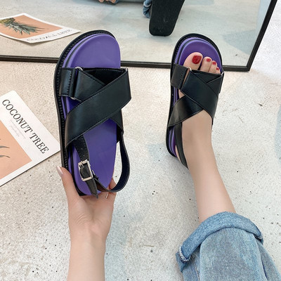 Női alkalmi szandál széles bőrpánttal