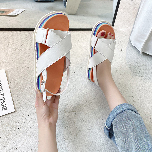 Női alkalmi szandál széles bőrpánttal