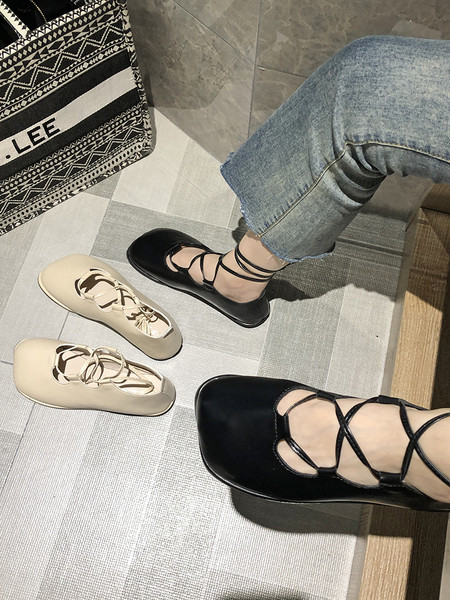 Öko bőrből készült modern, fűzős női cipő