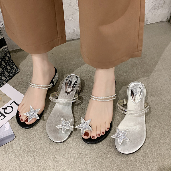 Modern női papucs alacsony sarkú és kövekkel