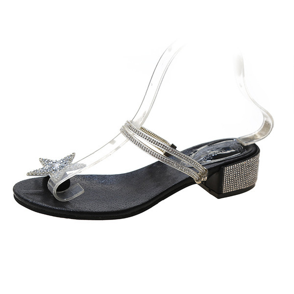 Modern női papucs alacsony sarkú és kövekkel