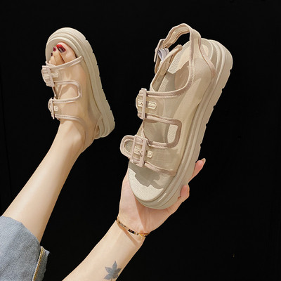 Női szandál lapos talppal és hálóval