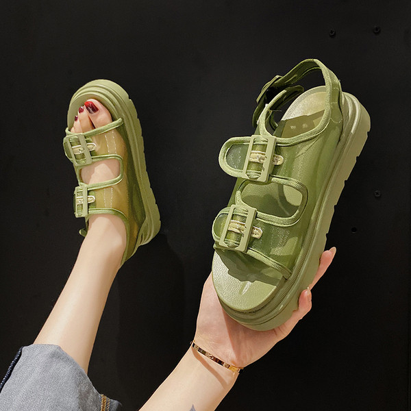 Női szandál lapos talppal és hálóval