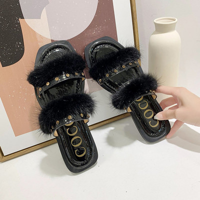 Modern női papucs lapos talppal és pehellyel