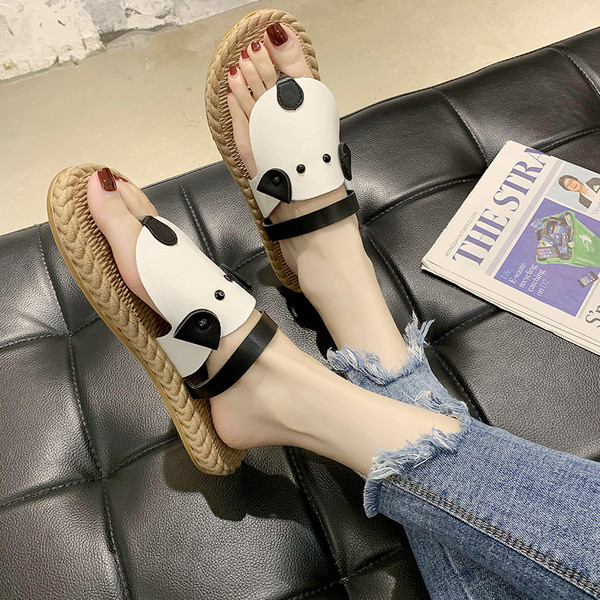 Novi model ženskih papuča sa ravnim potplatom i 3D elementom