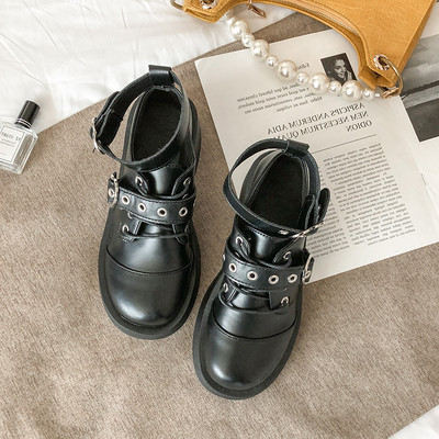 Aktuális női cipő eko bőrből, fém elemekkel