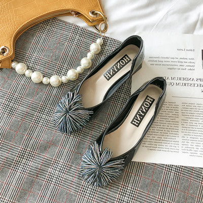 Μοντέρνα γυναικεία παπούτσια από οικολογικό δέρμα με επίπεδη σόλα και διακόσμηση